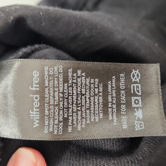 Aritzia Wilfred Free Modern Cargo Pant Black Denim - Picture 9 of 9